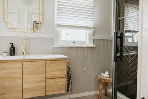 a bathroom with a sink and a shower at Smiths Cottage Devonport in Devonport