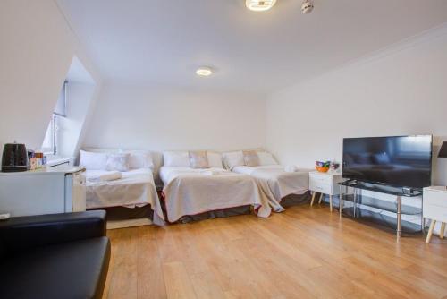 TV a/nebo společenská místnost v ubytování Hype Hotel