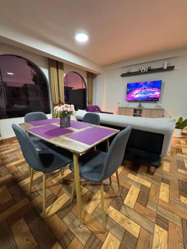 Μια τηλεόραση ή/και κέντρο ψυχαγωγίας στο Solena Apartamentos Tacna