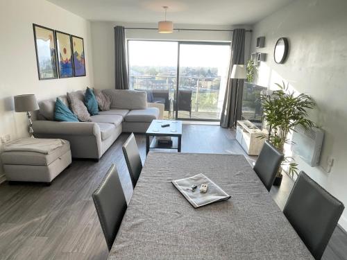 Balcony Marina Apartment With City Skyline Views - Free Secure Parking photo 11
