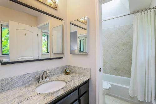 Ένα μπάνιο στο Hale Iolani