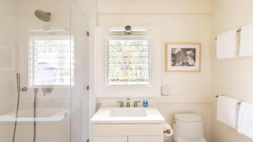 Koupelna v ubytování Hale Kalani