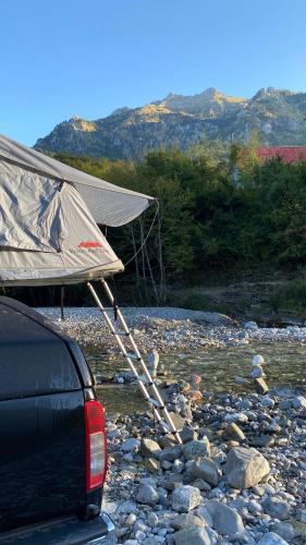 Příroda nedaleko luxury tent