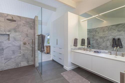 a bathroom with two sinks and a shower at Hale Mauna Nui in Princeville