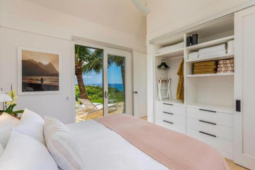 Ένα ή περισσότερα κρεβάτια σε δωμάτιο στο Hale Lani