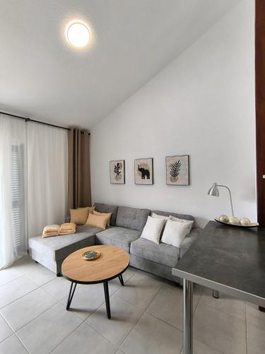 PEARL Los Cristianos - AC, pool, fibre net, tv channels, calm atmosphere