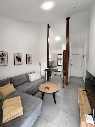 PEARL Los Cristianos - AC, pool, fibre net, tv channels, calm atmosphere