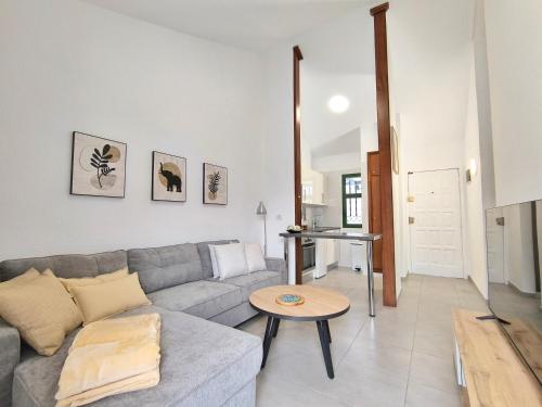 PEARL Los Cristianos - AC, pool, fibre net, tv channels, calm atmosphere