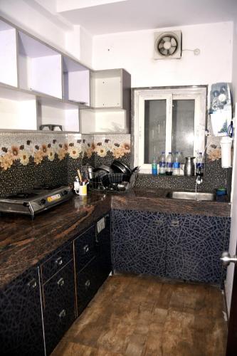 Dapur atau dapur kecil di The Royale Retreat Apartment