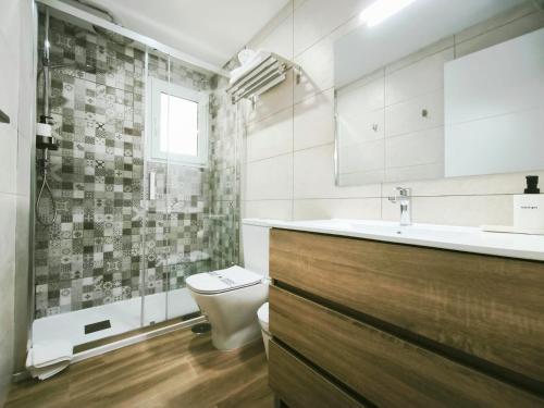 a bathroom with a toilet and a sink at Apartamento Puerta de Madrid 2 in Alcalá de Henares
