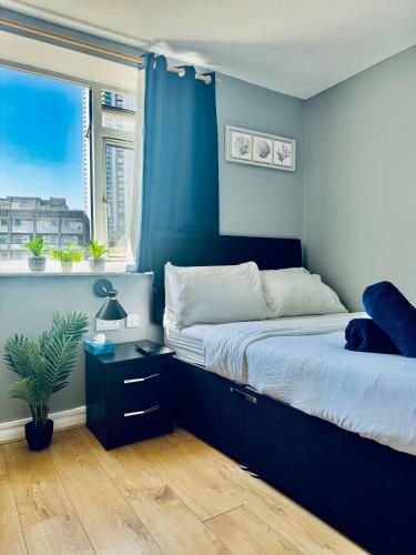 Кровать или кровати в номере Unique Studio Flat in City 1111