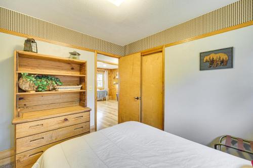 Una cama o camas en una habitación de Beautiful Chetek Home with Prairie Lake Access!