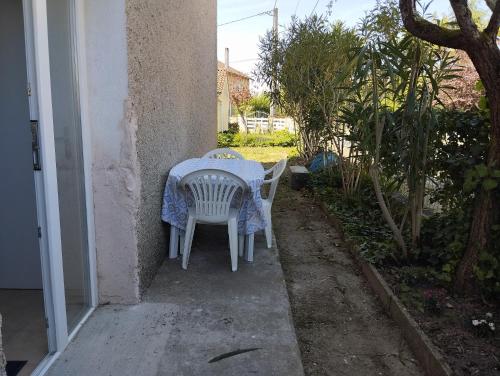 Κήπος έξω από το Appartement Saint Sulpice la Pointe