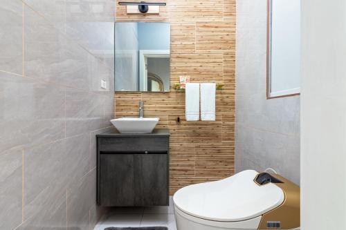 a bathroom with a white toilet and a sink at Coastal Escape in Riviera Tower Isle Beach Neaby in St Mary