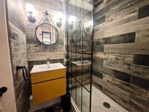 Photo de la galerie de l'établissement Résidence Melezets 2 - studio 3/4 personnes idealement situé coeur statio MAE-0834, à Modane