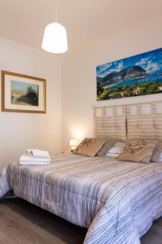 a bedroom with a large bed in a room at Mondello House Eraclea in Mondello