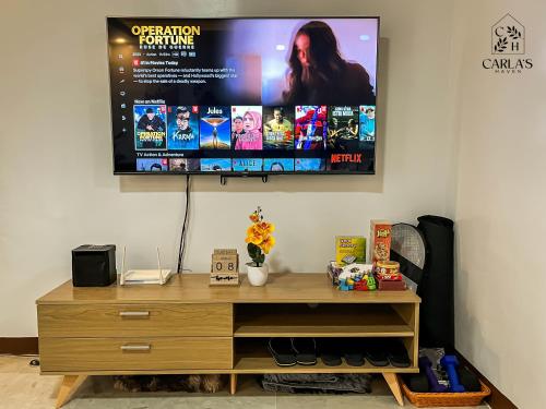 TV a/nebo společenská místnost v ubytování Carla's Haven