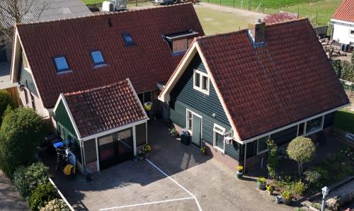 an overhead view of a house with a red roof at Bed en Breakfast 1394 in Nederhorst den Berg