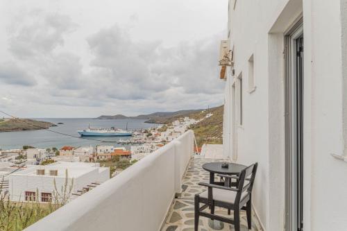 Gambar di galeri bagi Merichas Sea View Suites di Kithnos