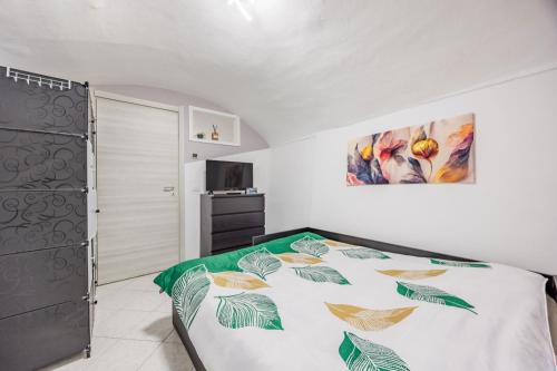 Un pat sau paturi într-o cameră la La Casa nel Borgo- cod. CITRA 008055-LT-2468