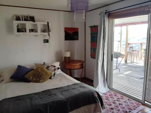 Postel nebo postele na pokoji v ubytování Dormitorio con baño privado en parcela con piscina