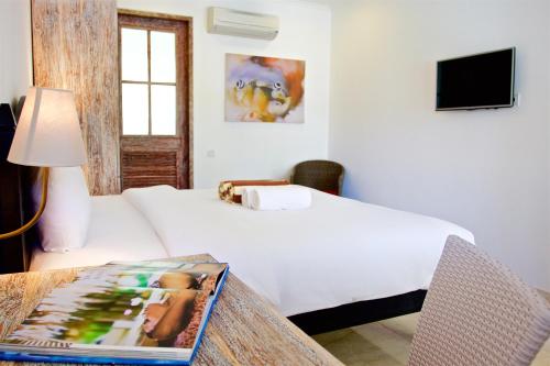 TV a/nebo společenská místnost v ubytování OK Divers Resort & Spa