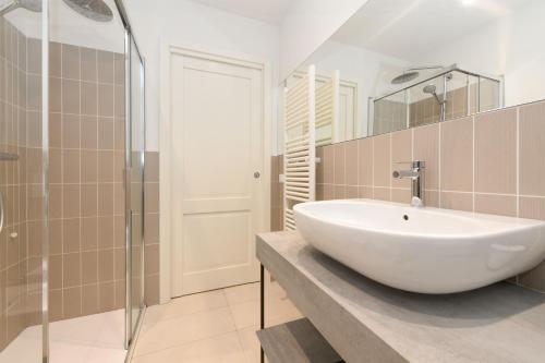 Koupelna v ubytování Living Salò 12 - Lago e Duomo a pochi passi