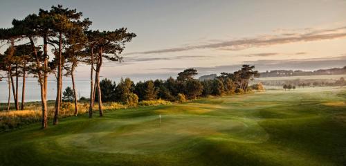 a view of a golf course with a green at Mötesplats Borstahusen in Landskrona