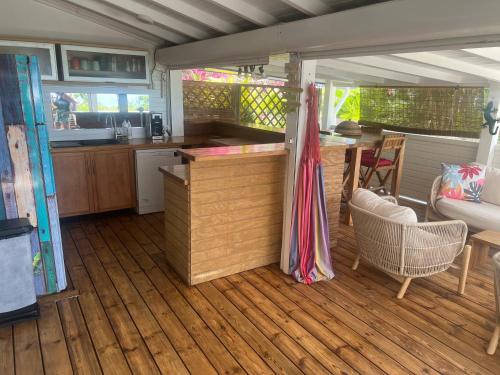 a kitchen and dining area of a tiny house at TI PARADI VUE MER in Saint-François