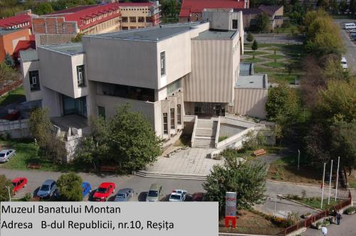 an aerial view of a building in a city at Casa Rusu -Moroasa-Self check in-24h Netflix in Reşiţa