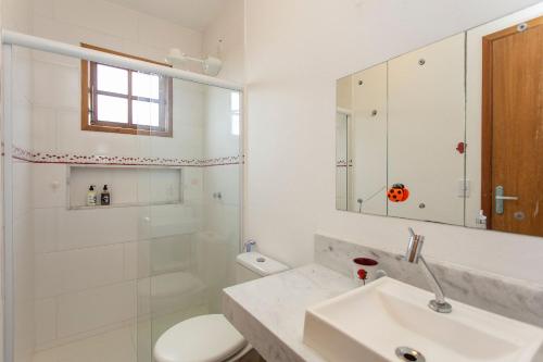 Ένα μπάνιο στο Casa com Área Gourmet e Piscina em Búzios | Céu 27