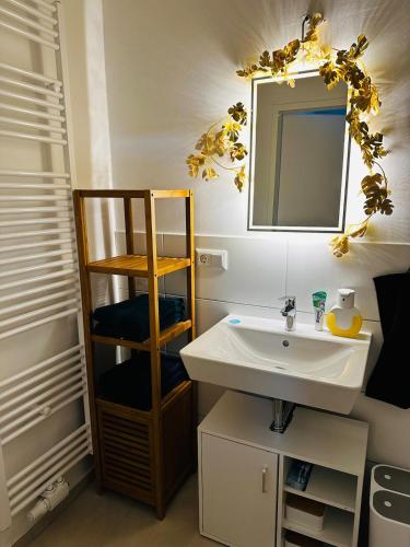 Cozy flat near main station & center