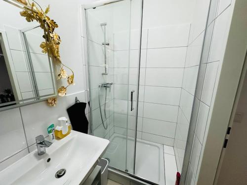 Cozy flat near main station & center