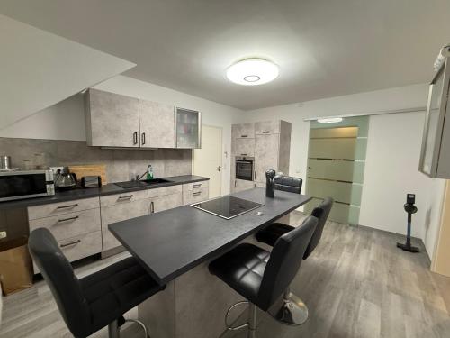 Una cocina o cocineta en Guestroom K17