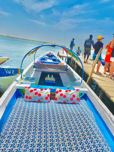 a boat with a picnic table on the beach at Jules Nouvelle Aventure in Fatick
