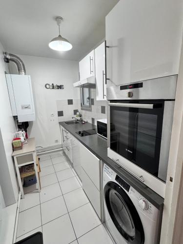 Photo de la galerie de l'établissement Charmant T2 - terrasse privée -Parking gratuit, à Rueil-Malmaison