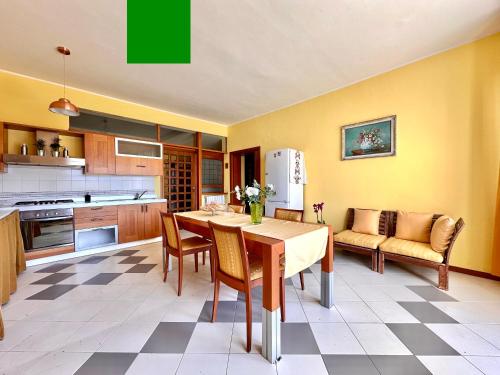Η κουζίνα ή μικρή κουζίνα στο b&b holiday