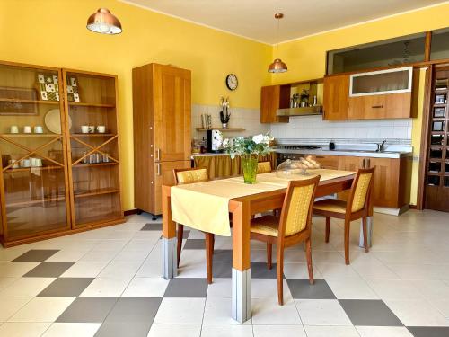 Η κουζίνα ή μικρή κουζίνα στο b&b holiday
