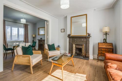 Χώρος καθιστικού στο 4BR Family Home, Garden, WiFi, 5mins to Elisabeth Line & 10min to Stratford