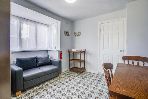 Χώρος καθιστικού στο 4BR Family Home, Garden, WiFi, 5mins to Elisabeth Line & 10min to Stratford