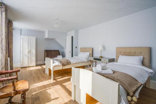 Ένα ή περισσότερα κρεβάτια σε δωμάτιο στο 4BR Family Home, Garden, WiFi, 5mins to Elisabeth Line & 10min to Stratford