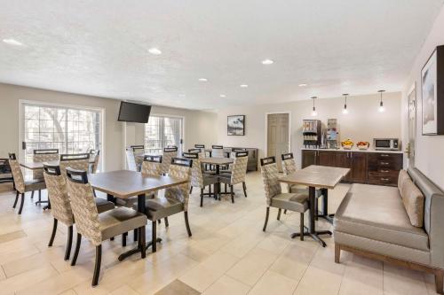 Kuchyň nebo kuchyňský kout v ubytování Best Western Plus Grand Manor Inn