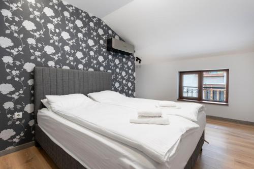 Postel nebo postele na pokoji v ubytování Urban Five #3 - Stylish One-bedroom apartments with Kitchen & Parking