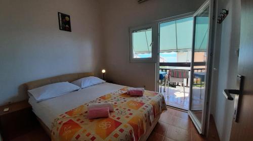 a bedroom with a bed and a large window at Apartments with parking space Zivogosce - Blato, Makarska - 23922 in Živogošće