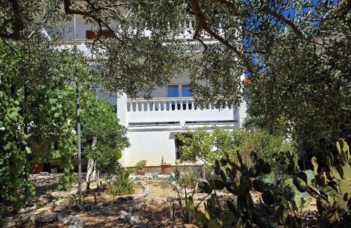 Apartments with parking space Barbat, Rab - 24096