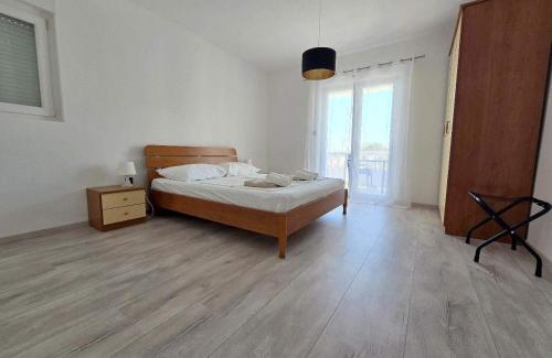 Ένα ή περισσότερα κρεβάτια σε δωμάτιο στο Apartments with parking space Barbat, Rab - 24096