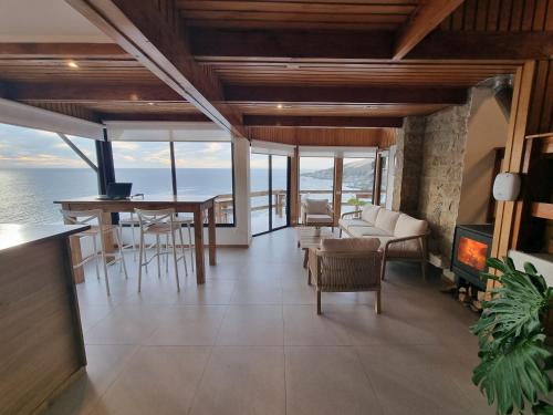 an open living room with a view of the ocean at Maré Hotel Boutique in Viña del Mar