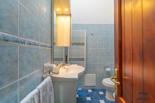 Koupelna v ubytování Villetta Teodorina - By Searly