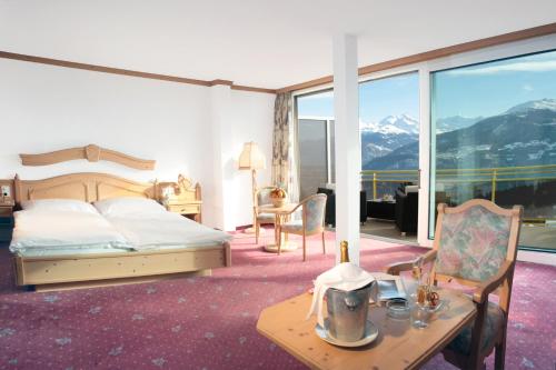 Nespecifikovaný výhled na hory nebo výhled na hory při pohledu z hotelu