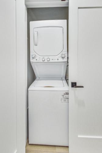 a white washer and dryer in a closet at Luxurious Lincoln Park Home with Gourmet Kitchen in Chicago
